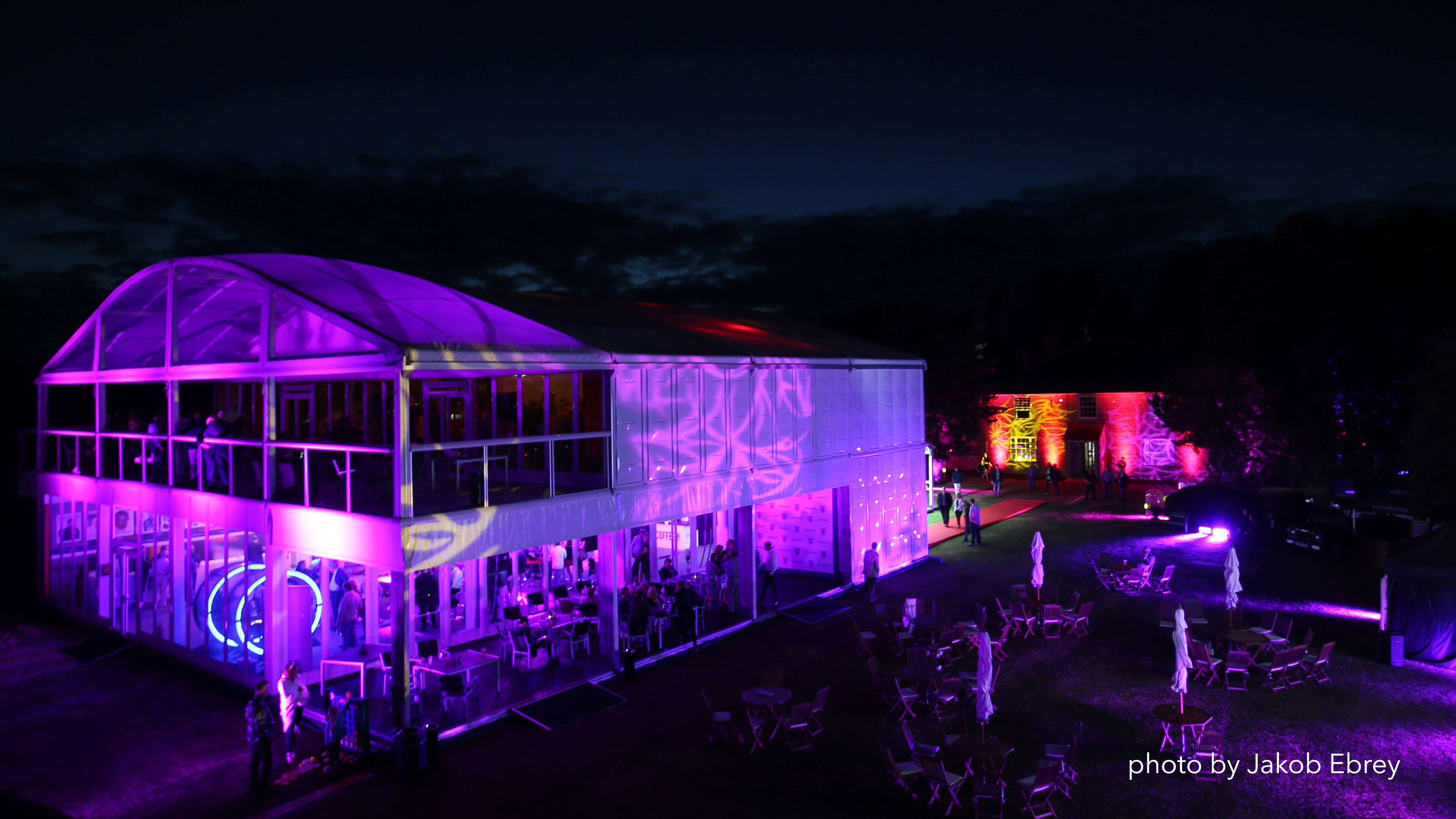 AC-ET, una illuminazione spettacolare per il British Grand Prix Party