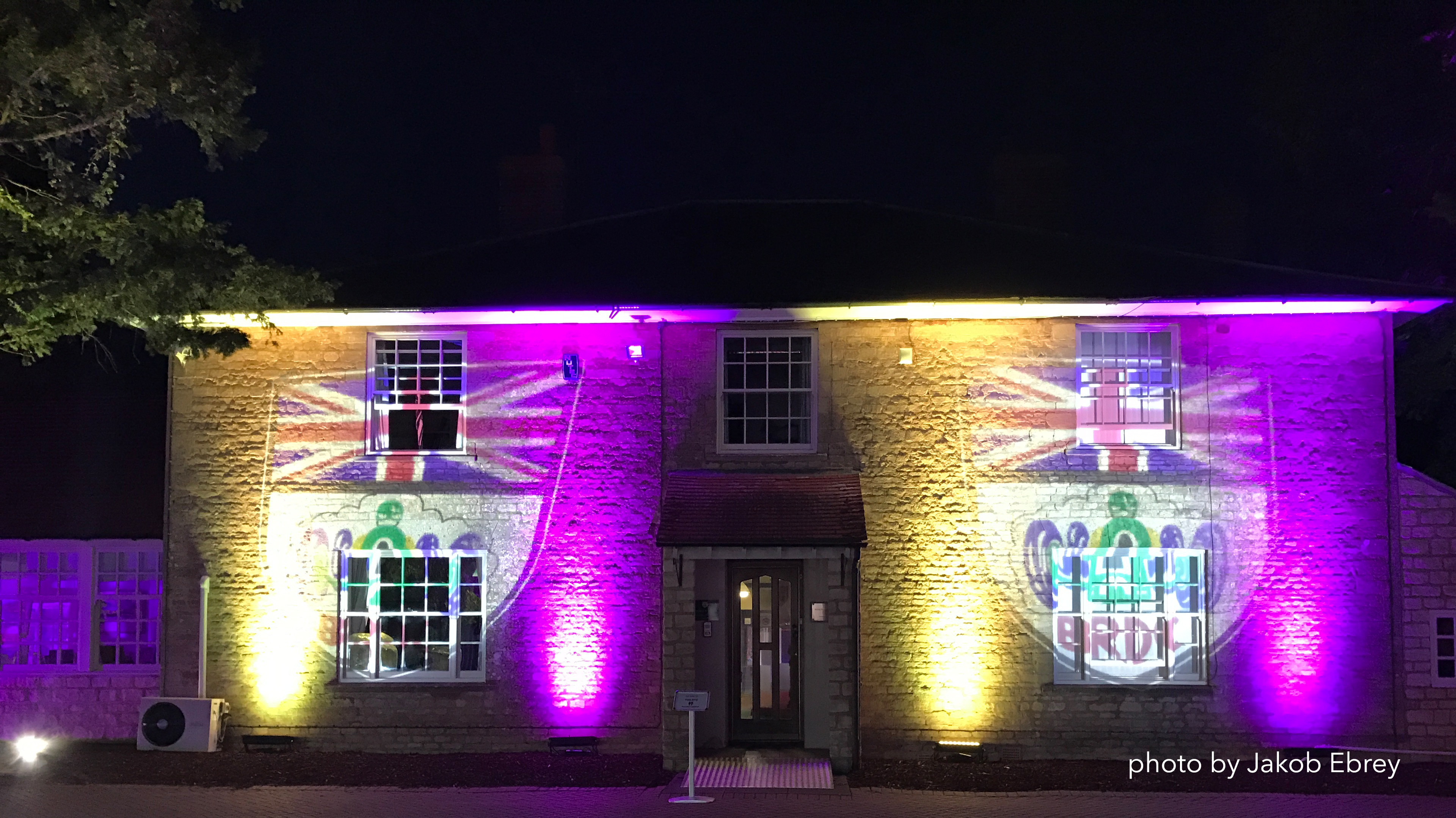 AC-ET, una illuminazione spettacolare per il British Grand Prix Party