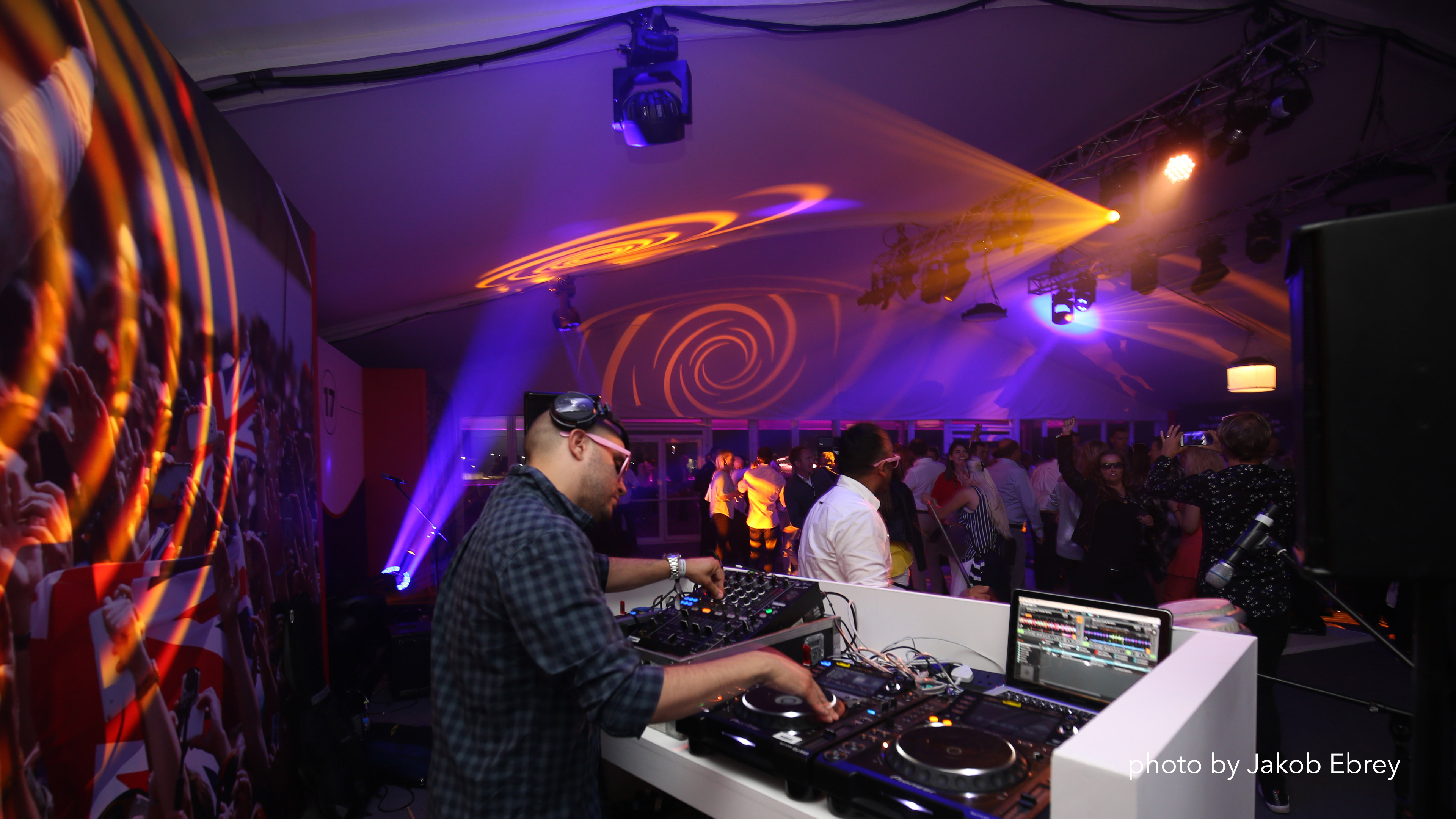 AC-ET, una illuminazione spettacolare per il British Grand Prix Party