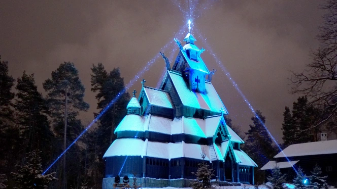 PROLIGHTs PANORAMA illuminano la Century Norwegian Stave Church