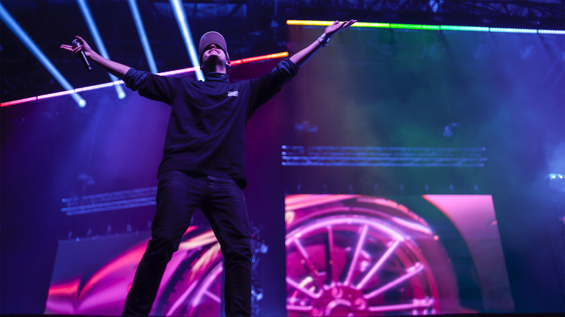 PROLIGHTS fixtures on stage with Taco Hemingway