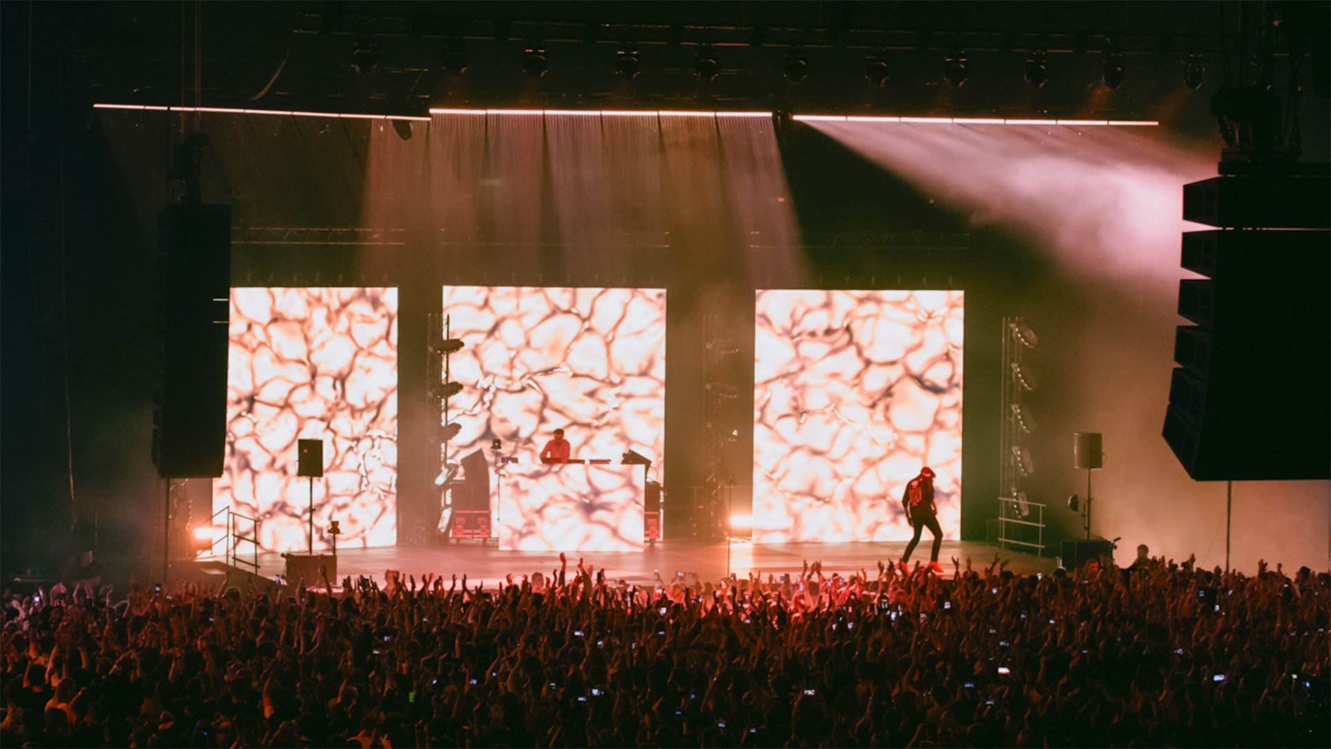 PROLIGHTS fixtures on stage with Taco Hemingway