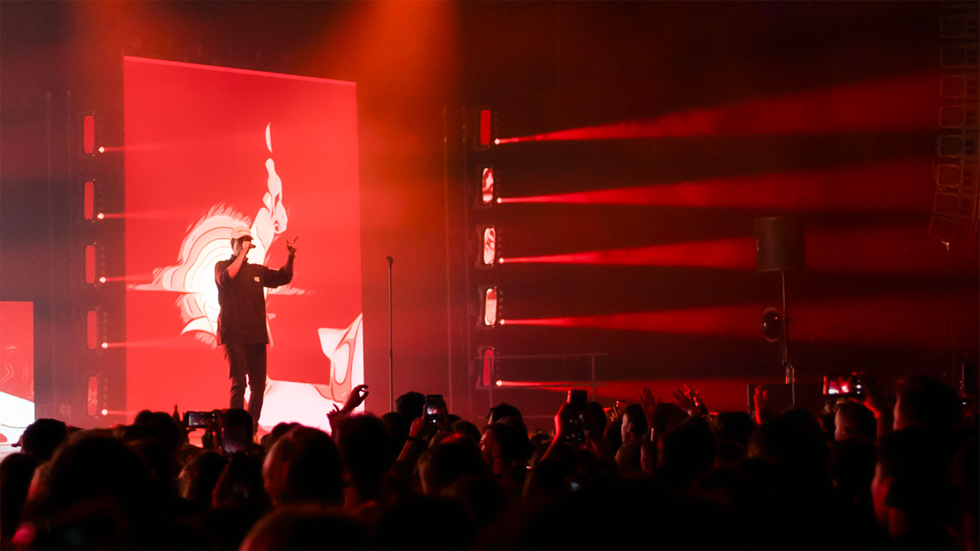 PROLIGHTS fixtures on stage with Taco Hemingway