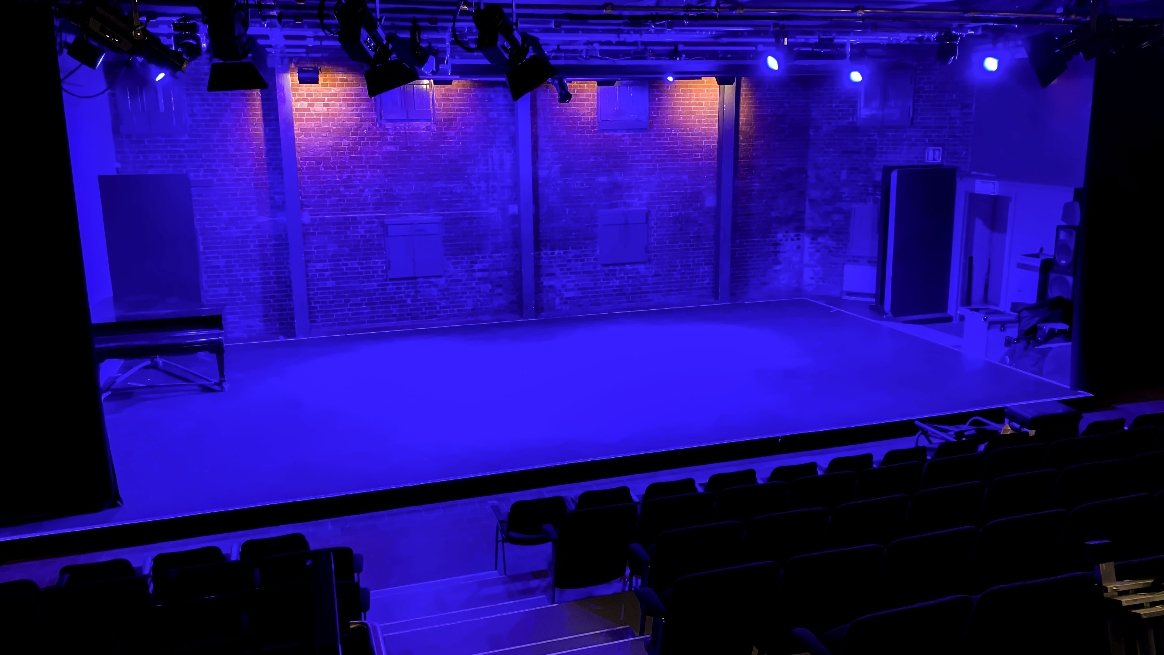 Il New Cuts Art Centre si illumina con i prodotti PROLIGHTS