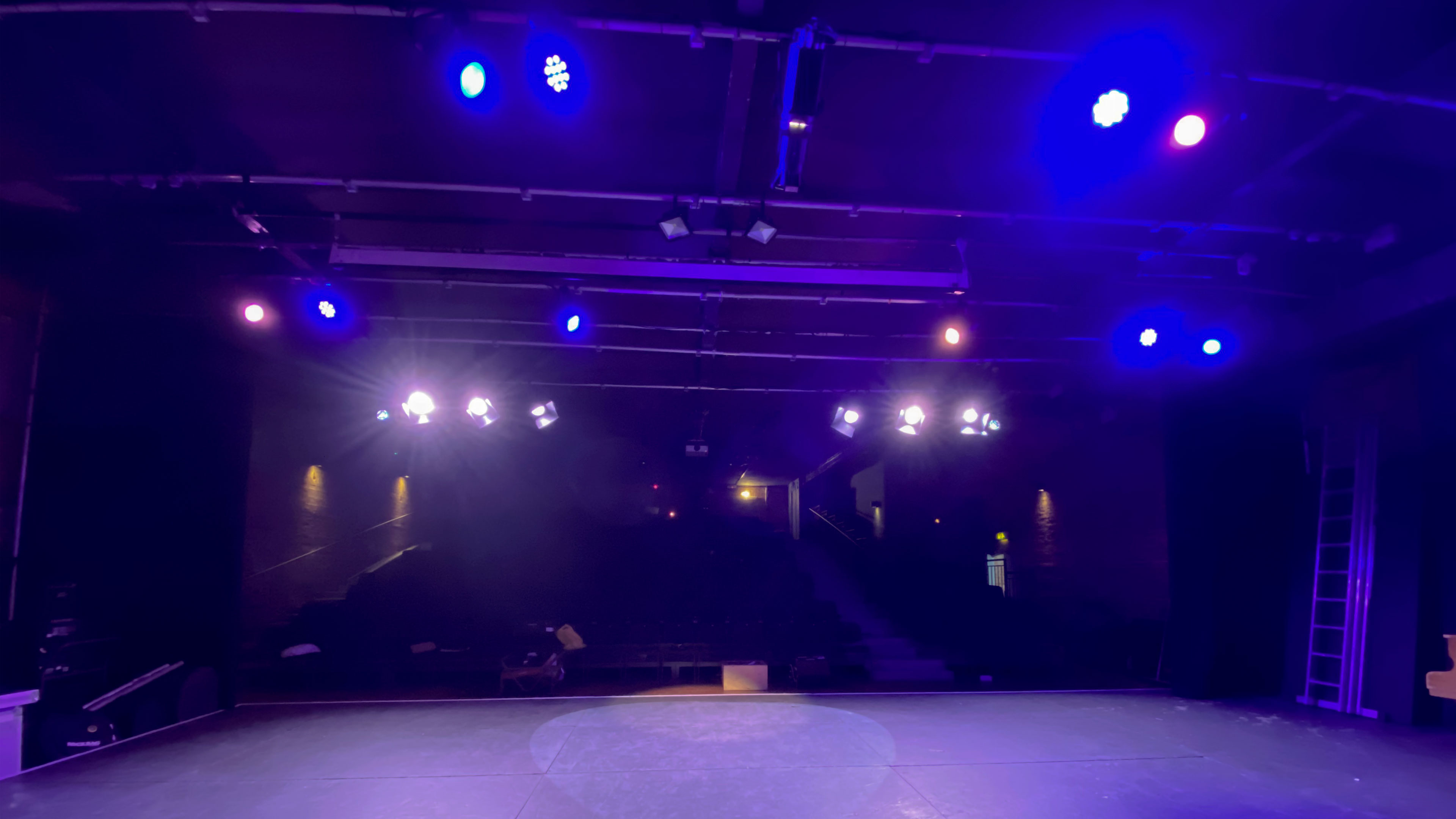 Il New Cuts Art Centre si illumina con i prodotti PROLIGHTS