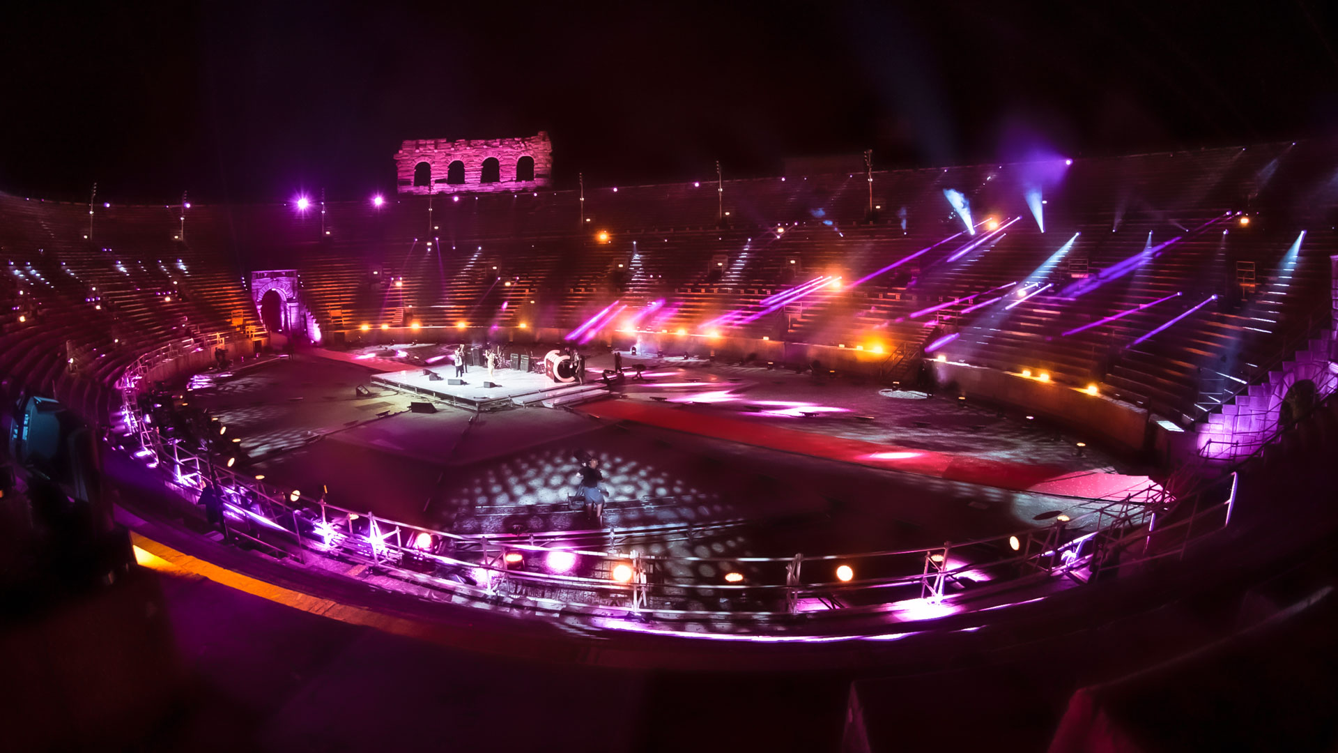 PROLIGHTS accende l'evento RTL 102.5 Power Hits Estate 2020