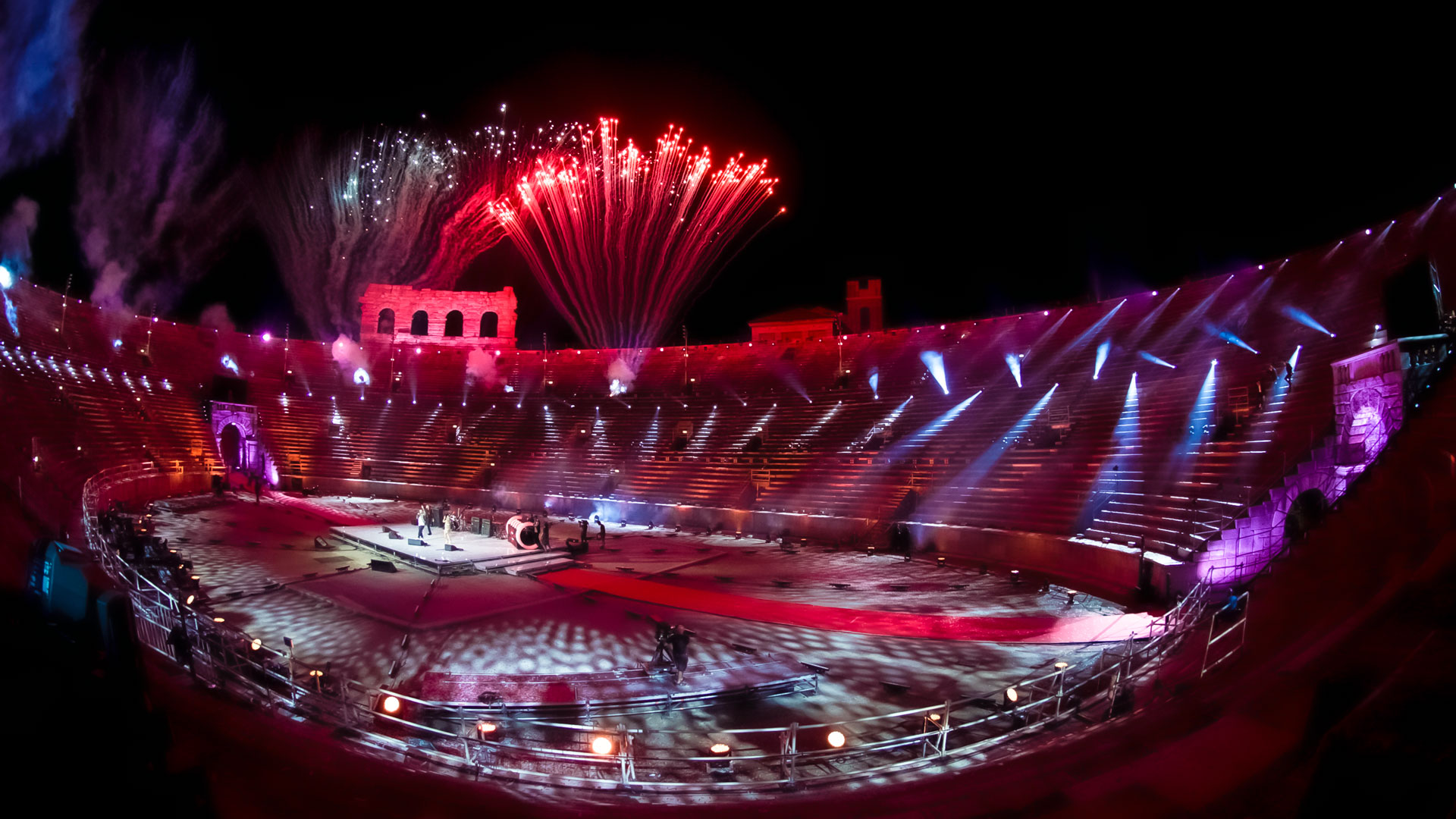 PROLIGHTS accende l'evento RTL 102.5 Power Hits Estate 2020