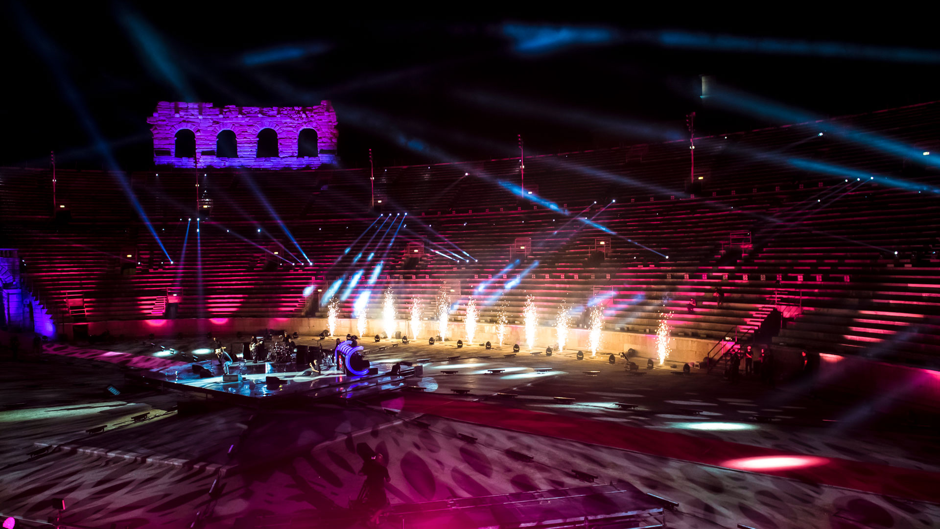 PROLIGHTS accende l'evento RTL 102.5 Power Hits Estate 2020