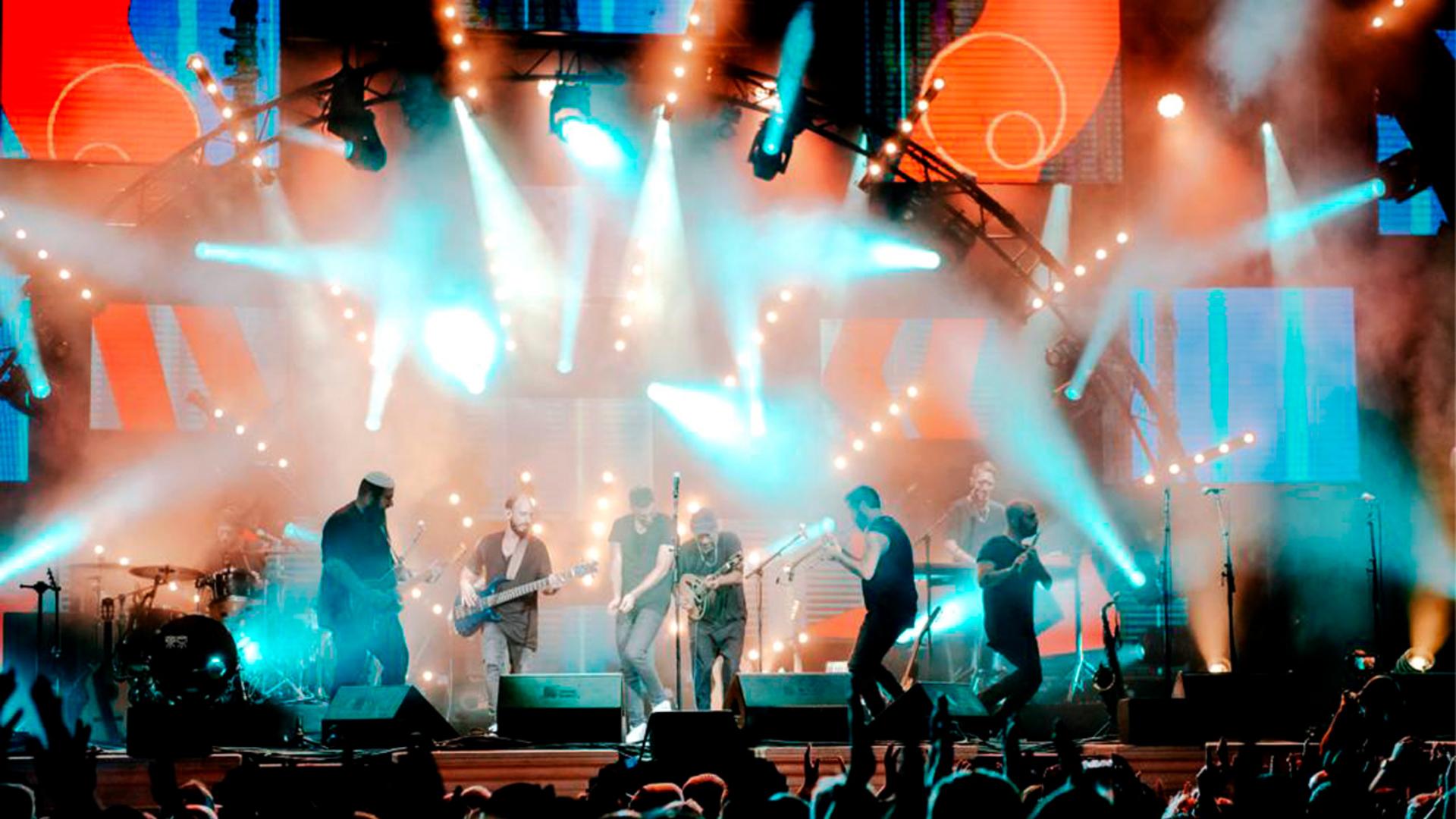 PROLIGHTS Pixie WashXB in tour in Israele