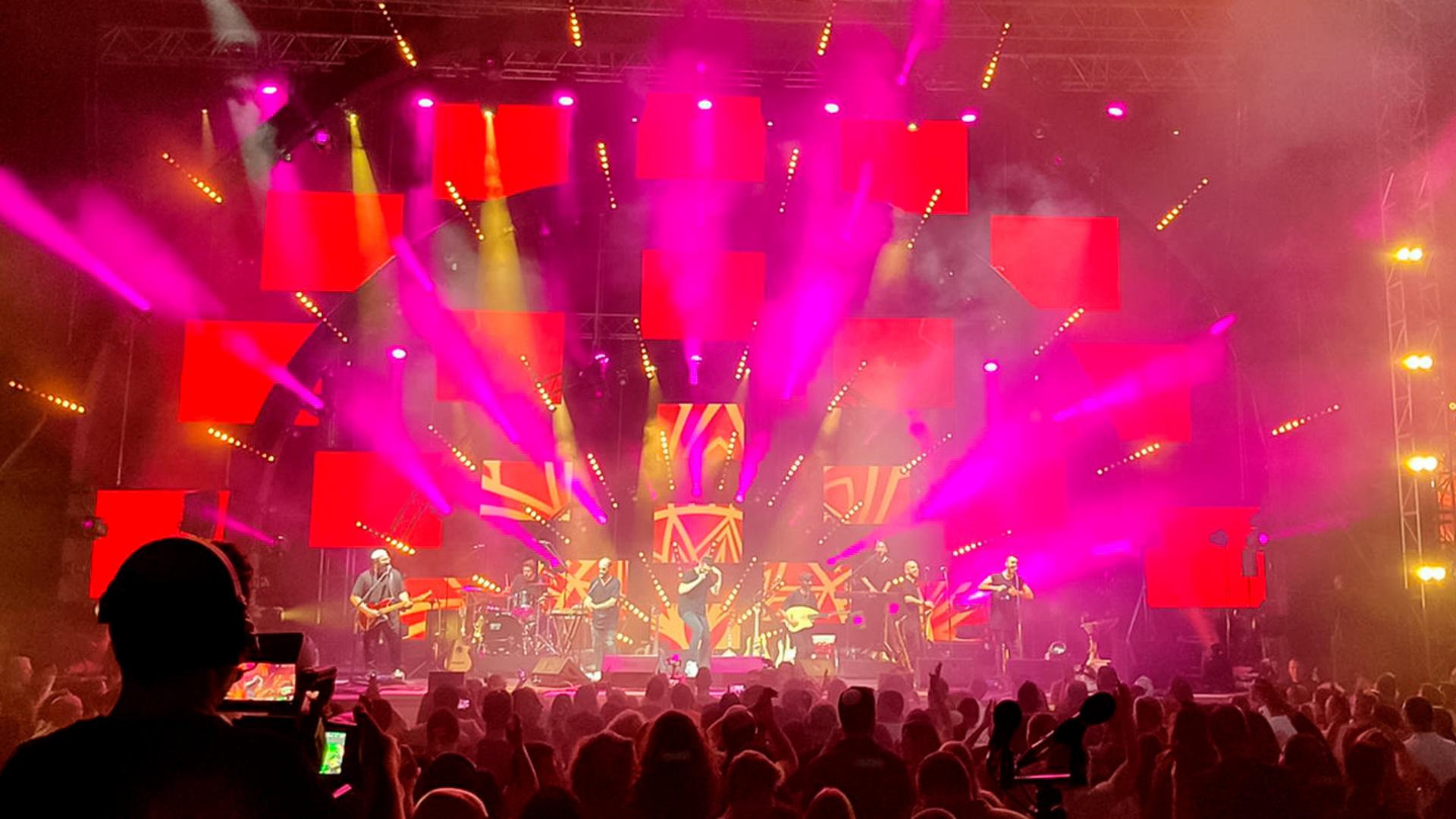 PROLIGHTS Pixie WashXB in tour in Israele