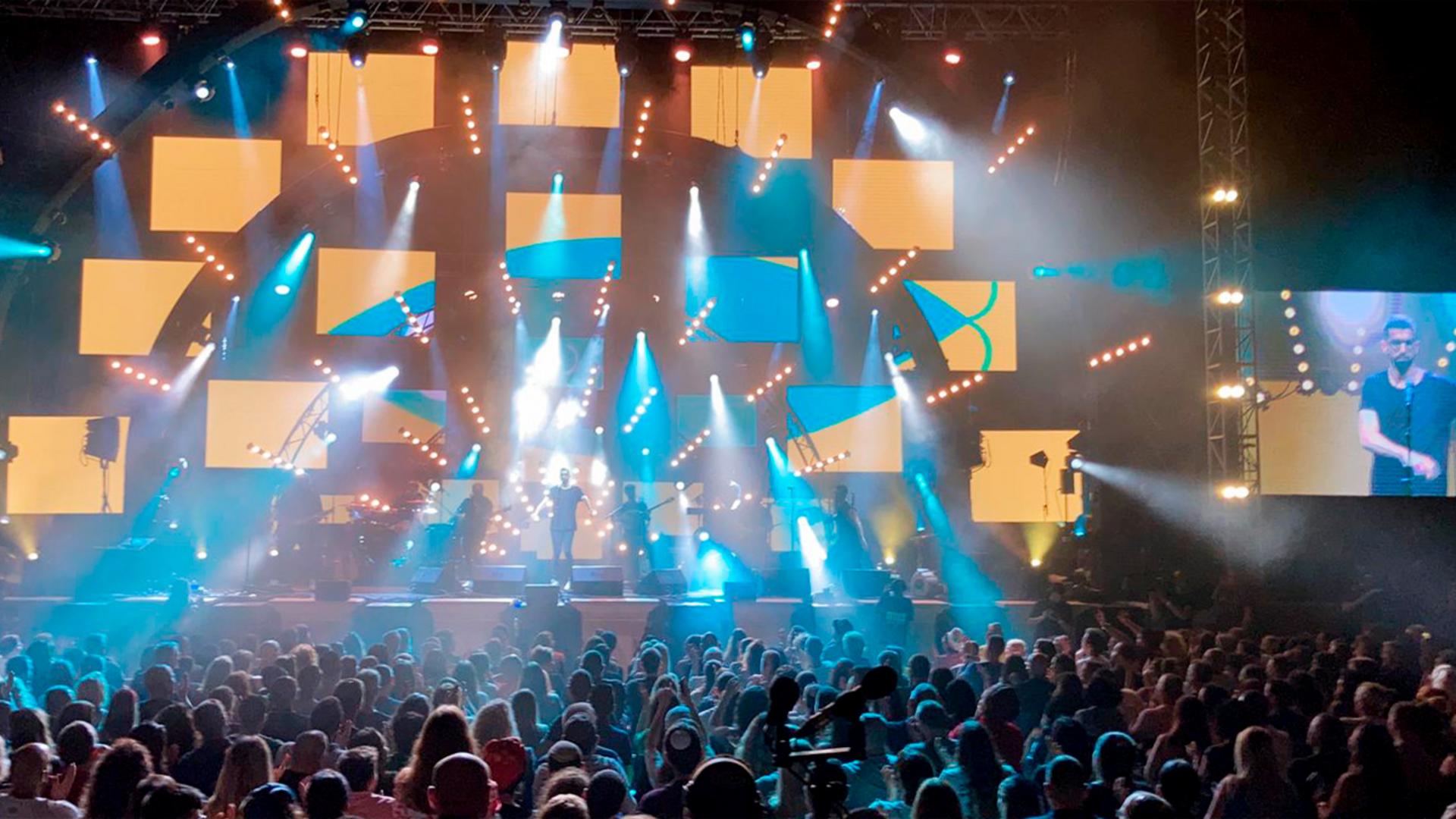 PROLIGHTS Pixie WashXB in tour in Israele