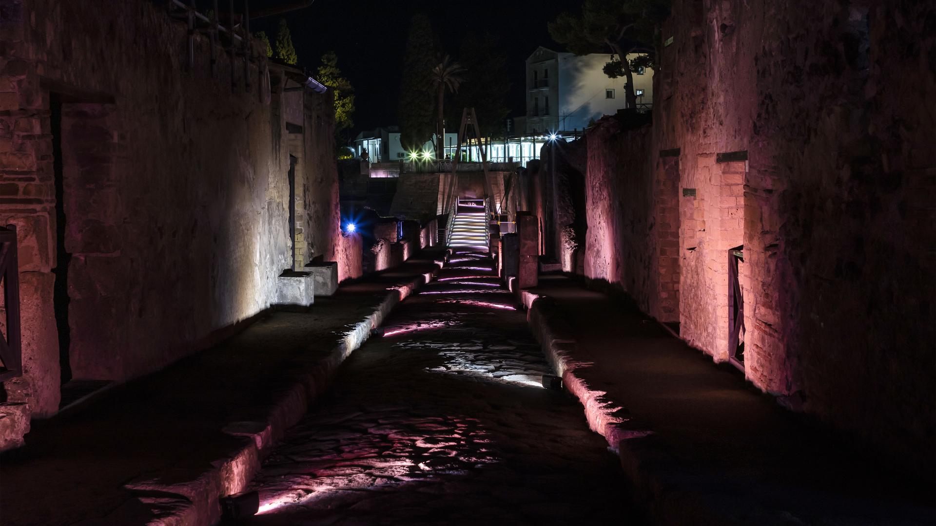 I prodotti PROLIGHTS illuminano la seconda edizione de "I Venerdì di Ercolano"
