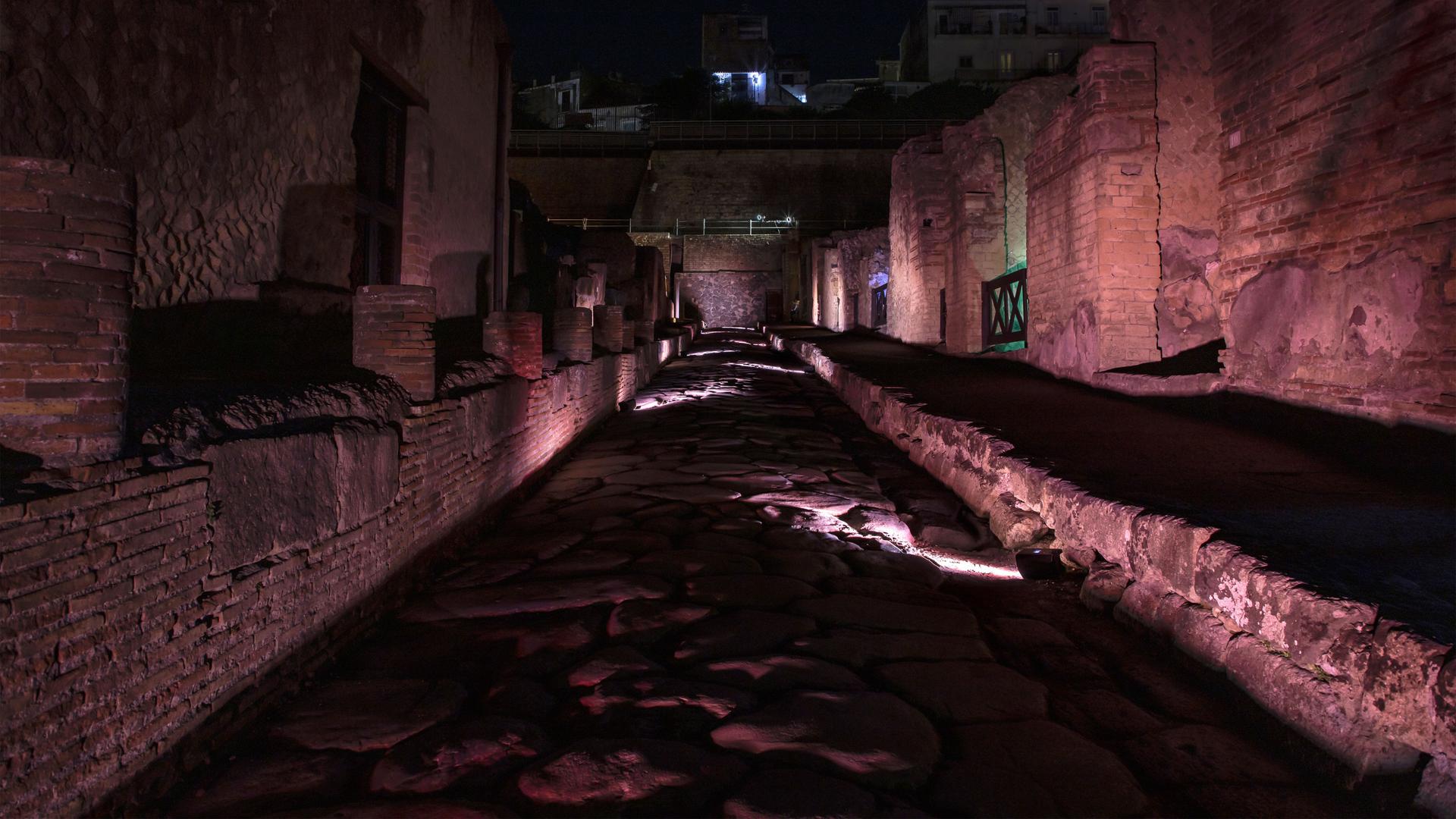 I prodotti PROLIGHTS illuminano la seconda edizione de "I Venerdì di Ercolano"
