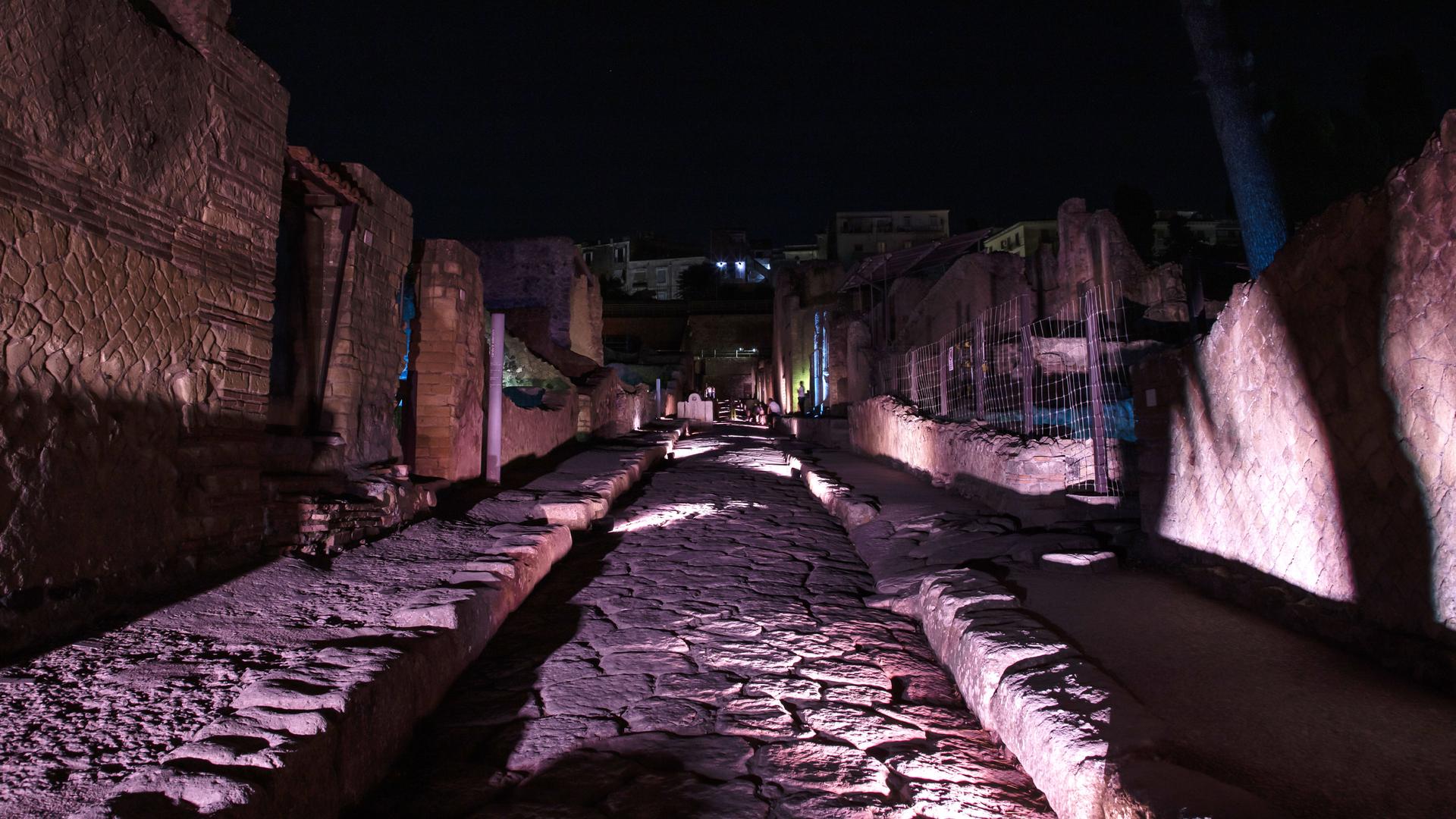 I prodotti PROLIGHTS illuminano la seconda edizione de "I Venerdì di Ercolano"

