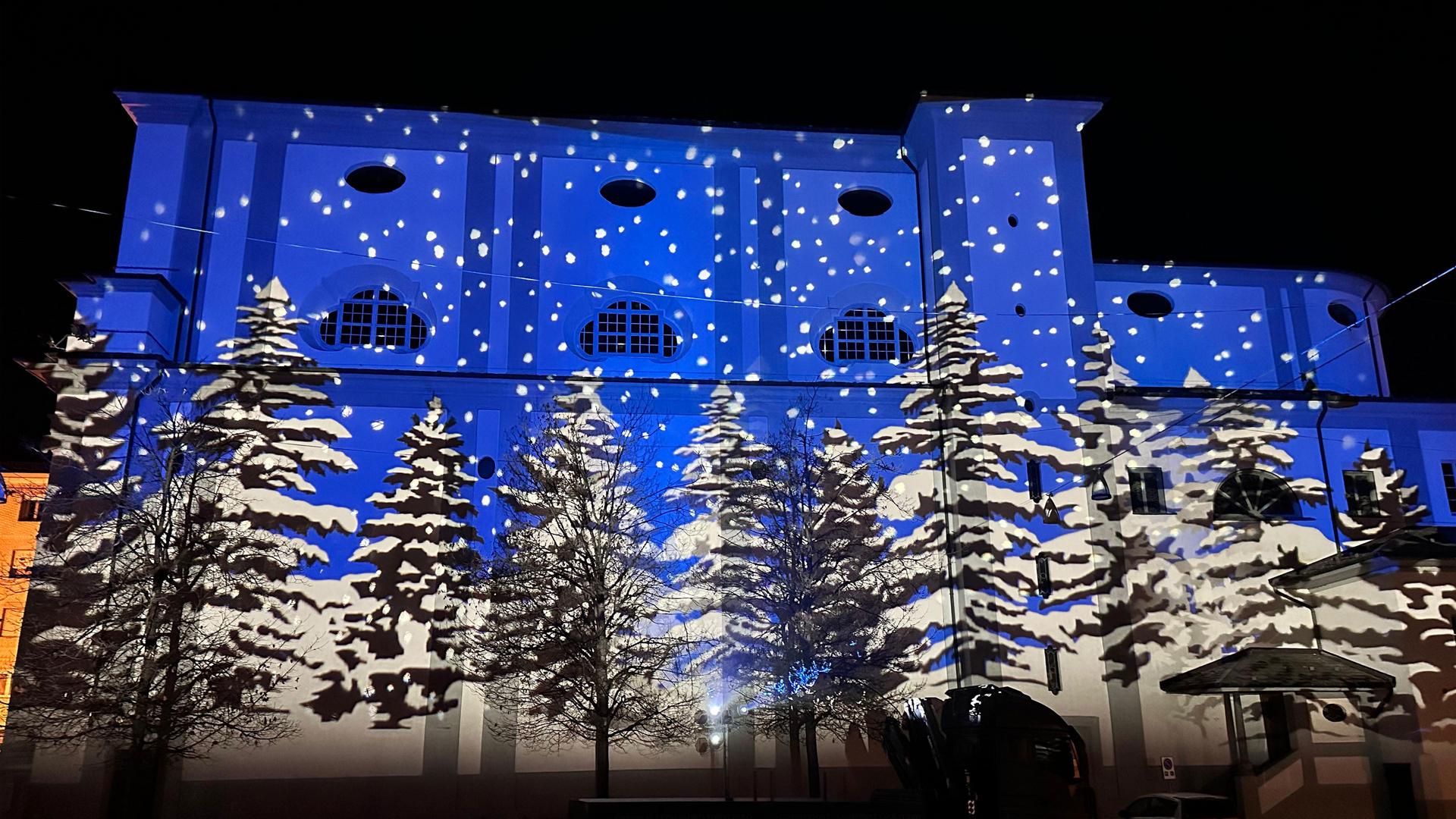 I Mosaico di PROLIGHTS trasformano Sondrio in un Incantevole Bosco di Luci