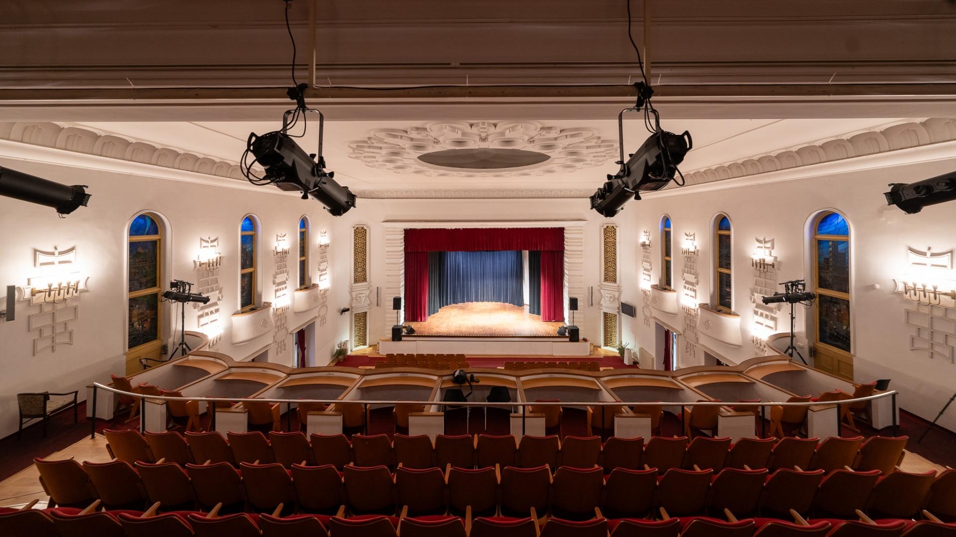 PROLIGHTS illumina la Sala Grande dello storico Municipio di Košice
