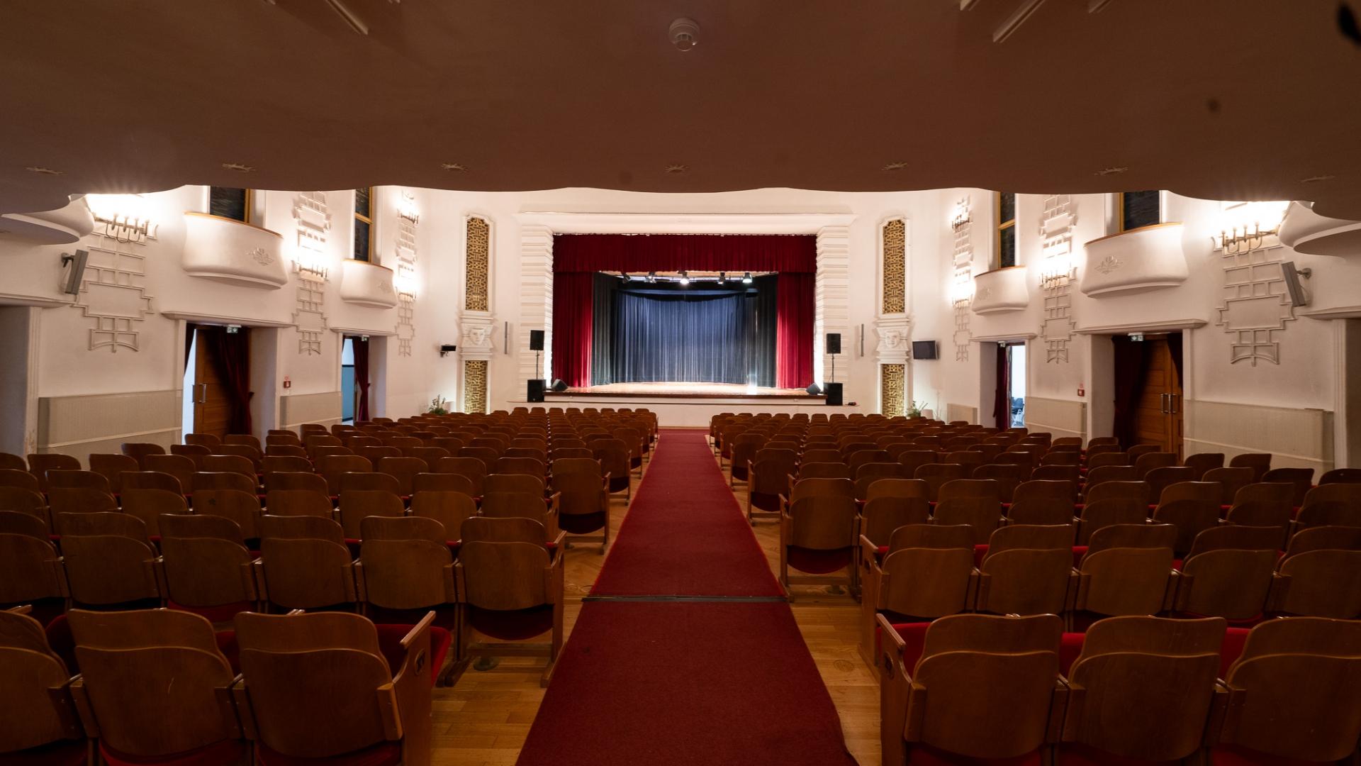 PROLIGHTS illumina la Sala Grande dello storico Municipio di Košice
