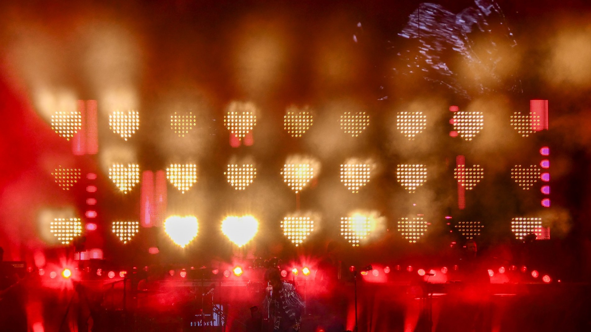 HaluPix Duo infiamma lo show di Sombr al Coachella 2026