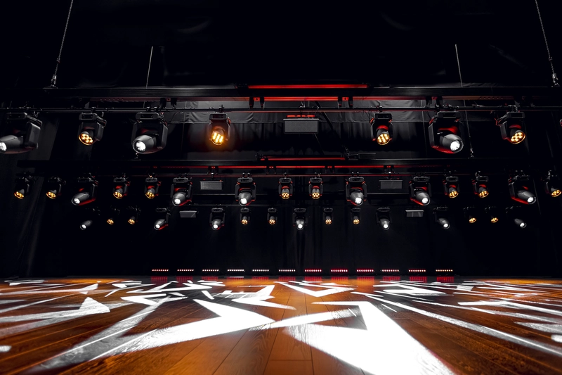 La nuova sala eventi del Vilnius College si trasforma con PROLIGHTS
